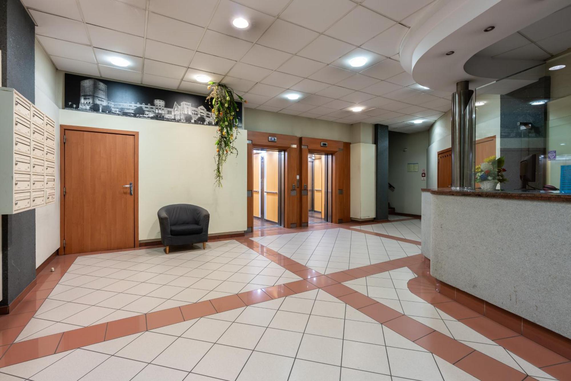 Cozy Black & White In Center With Free Garage By Renters * Poznan
